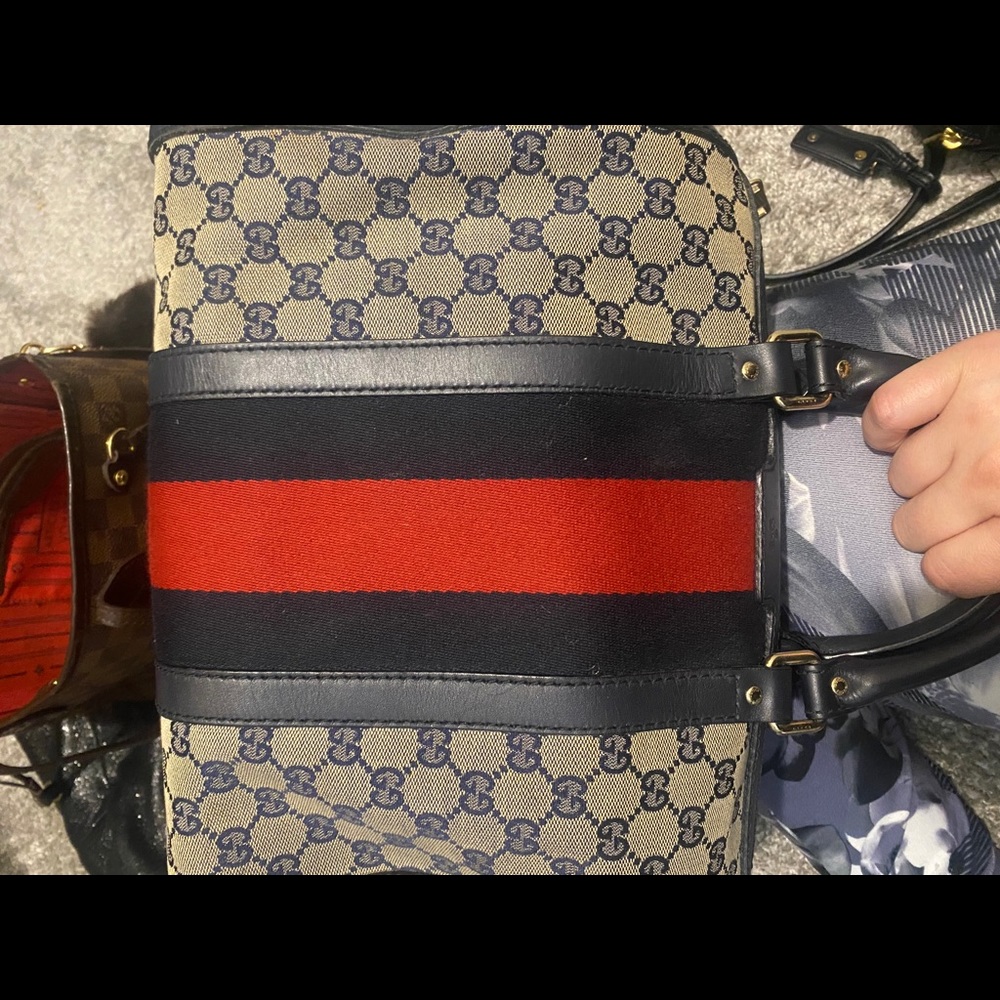 Authentic Gucci Bag . Clean